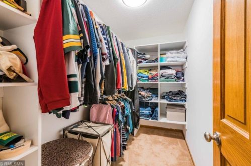 2224 Ariel St, Saint Paul MN 55109-2852 exterior