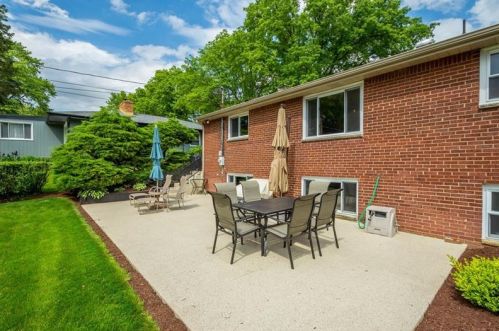 1236 Pinewood Dr, Pittsburgh PA 15243-1812 exterior