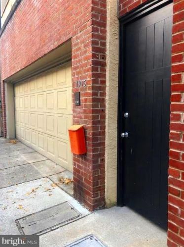 1915 Delancey Pl, Philadelphia, PA 19103-6611