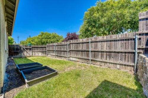 851 Holley Ct, Folsom CA 95630-3518 exterior