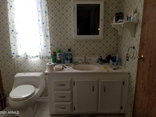 1705 Charleston Ave, Phoenix AZ 85023-1218 exterior