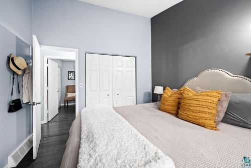 4923 Oakley St, Duluth MN 55804-1274 exterior