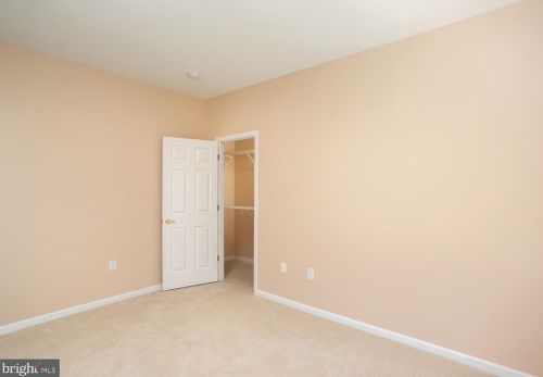 5 Taylor Ct, Columbus NJ  08022-2339 exterior