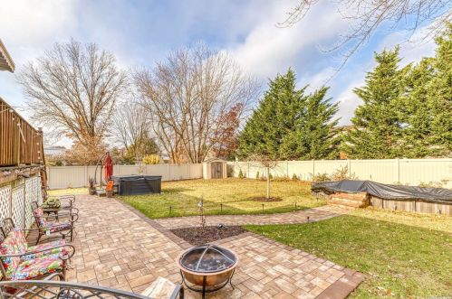 8 Linda Ln, Babylon NY exterior