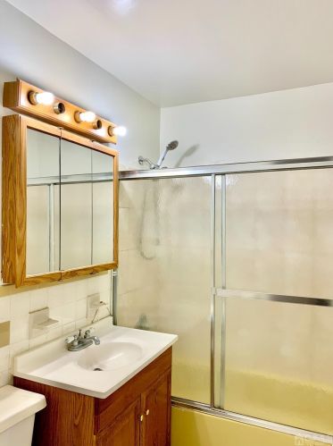 97 College Dr, Edison NJ 08817-5930 exterior