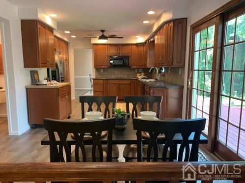 27 Colleen Cir, Trenton, NJ 08638-1732