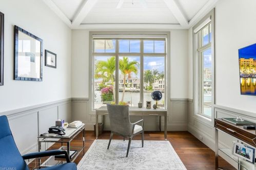 4215 Crayton Rd, Naples FL 34103-8524 exterior