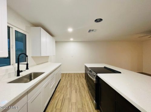 5658 37th Dr, Phoenix AZ  85019-2102 exterior