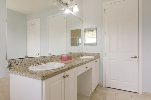 2582 Marshfield Ct, Fort Pierce FL 34953-4369 exterior