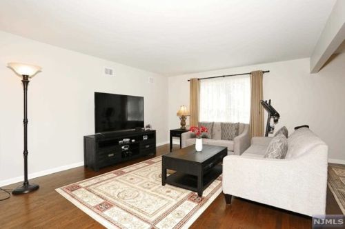 7 Lawrence Ave, Dumont NJ  07628-2708 exterior