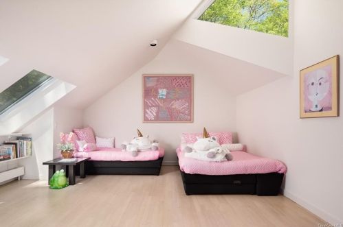 17 Tallwoods Rd, Armonk NY 10504-1020 exterior