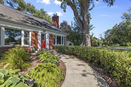 330 Manor Cir, Milwaukee, WI 53217-1730