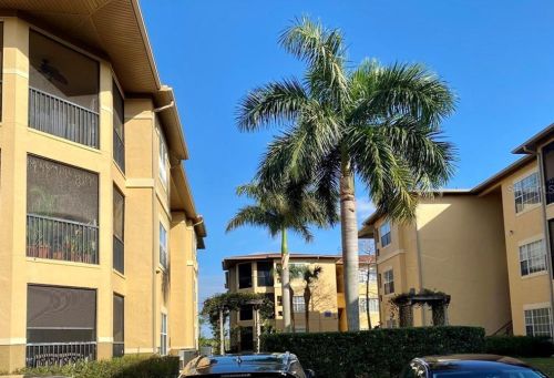 4323 Bayside Village Dr, Tampa, FL 33615-5570