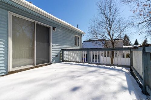 21 Susan Cir, Enfield CT 06082-5767 exterior