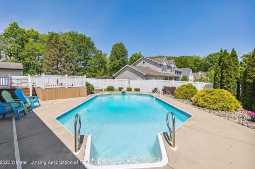 502 Brunswick Dr, Dewitt MI 48820-9189 exterior