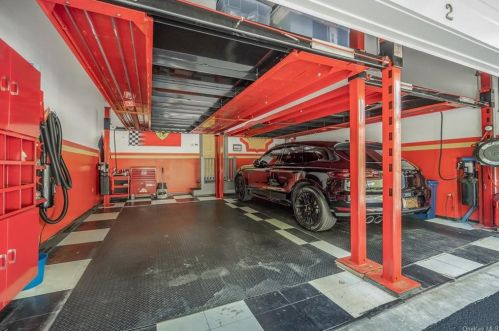 2 Shadow Tree Ln, Briarcliff NY 10510-2255 exterior