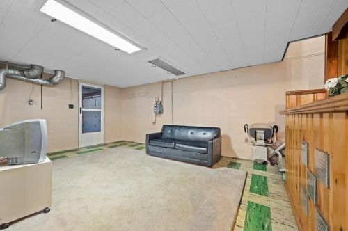 3328 Recker Dr, Pittsburgh PA 15227-4248 exterior