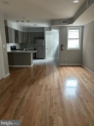 5937 Leithgow St, Philadelphia PA 19123-2127 exterior