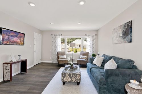 40 Markham Rd, Edison NJ  08817-4129 exterior