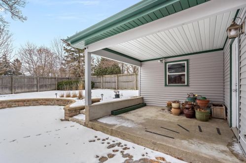 2421 Corona Rd, Waukegan IL 60087-4042 exterior