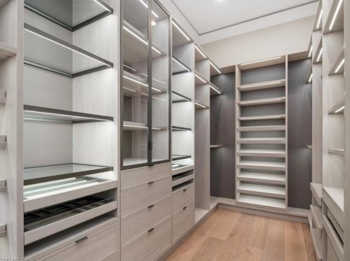 3841 Crayton Rd, Naples FL 34103-3528 exterior