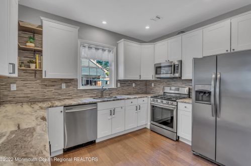 33 Avenue C, Atlantic Highlands NJ  07716-1069 exterior