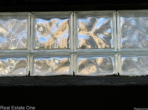 2853 Emmons Ave, Rochester MI 48307-4725 exterior