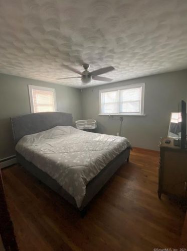 65 Raffia Rd, Enfield CT 06082-5161 exterior