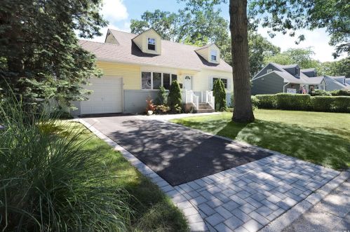 132 Irving Ave, Babylon, NY 11703-3912