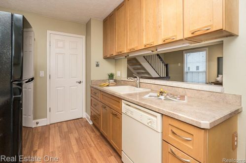 282 1st St, Rochester MI 48307-2600 exterior