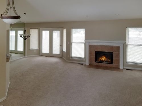 18090 Cottonwood Dr, Macomb Township, MI 48042-3522