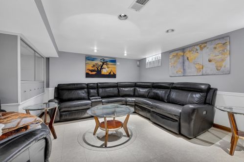 4406 Van Beck Ave, Milwaukee WI 53207-4458 exterior