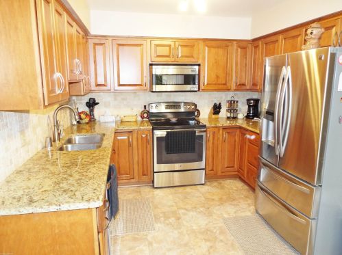 1882 Jenny Ln, Rochester MI 48309-3381 exterior