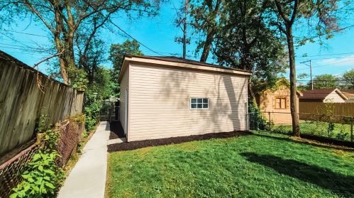 8029 Maplewood Ave, Chicago IL  60652-2807 exterior