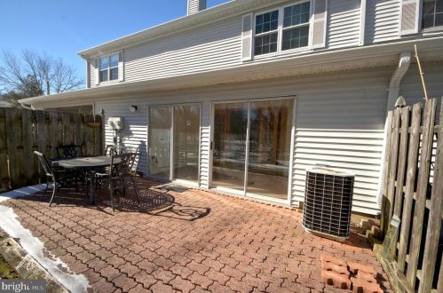 25 Jasmine Ct, Trenton NJ 08648-4808 exterior