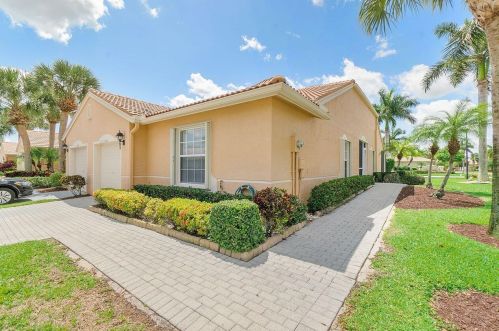8362 Logia Cir, Boynton Beach FL 33472-7113 exterior