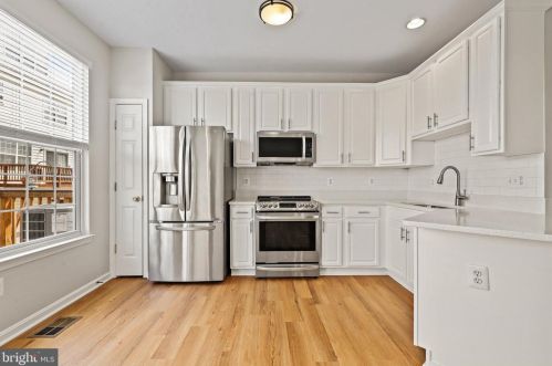 3805 Eisenhower Ave, Alexandria VA 22304-6427 exterior