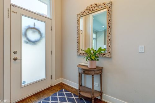 4907 Dakin St, Chicago, IL 60641-2607