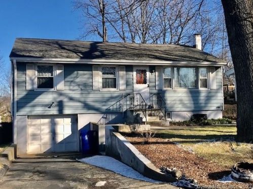 31 Ave, Norwalk CT 06851-3816 exterior