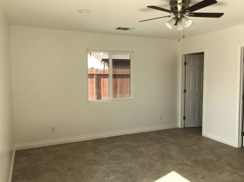 919 Southgate Dr, Bakersfield CA 93304-5150 exterior