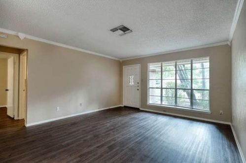 10419 Firethorn Ln, Austin TX  78750-1740 exterior