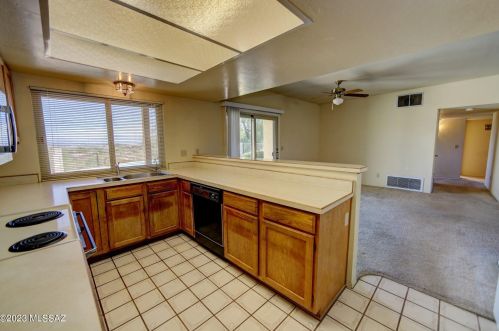 4670 Paseo De Los Cerritos, Tucson AZ 85745-9552 exterior