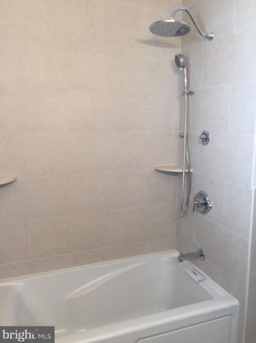 606 2nd St, Philadelphia PA 19133-3303 exterior