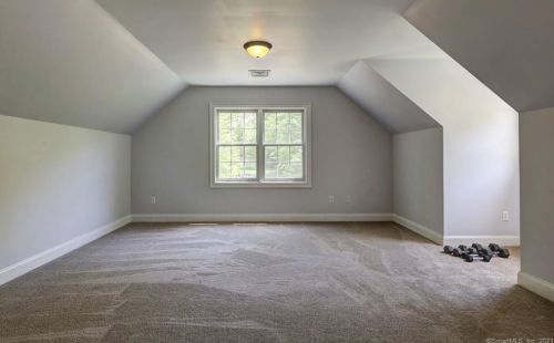 328 Southbury Rd, Roxbury CT 06783-1723 exterior