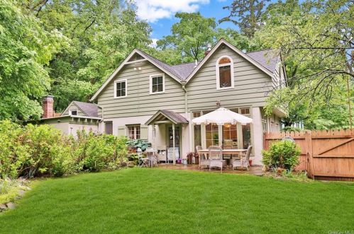 11 Louis Ave, Valley Cottage NY 10989-2327 exterior