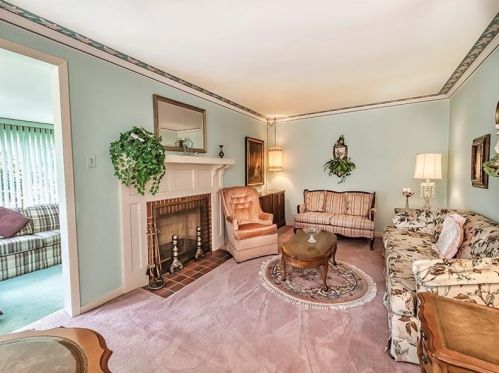 217 Summit Dr, Pittsburgh, PA 15238-2921