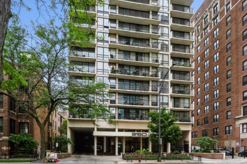 3150 Sheridan Rd, Chicago IL  60657-4811 exterior