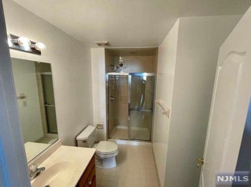 3 Bakley Ter, Town Center NJ 07052-2169 exterior