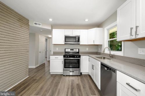 13210 Midway Ave, Rockville MD 20851-1813 exterior