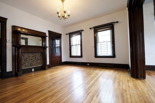 21 Woodward St, Worcester, MA 01610-2936